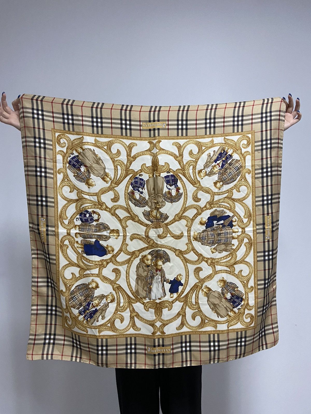 Burberry × Vintage Burberry bear scarf nova check silk vintage logo Size ONE SIZE - 1 Thumbnail