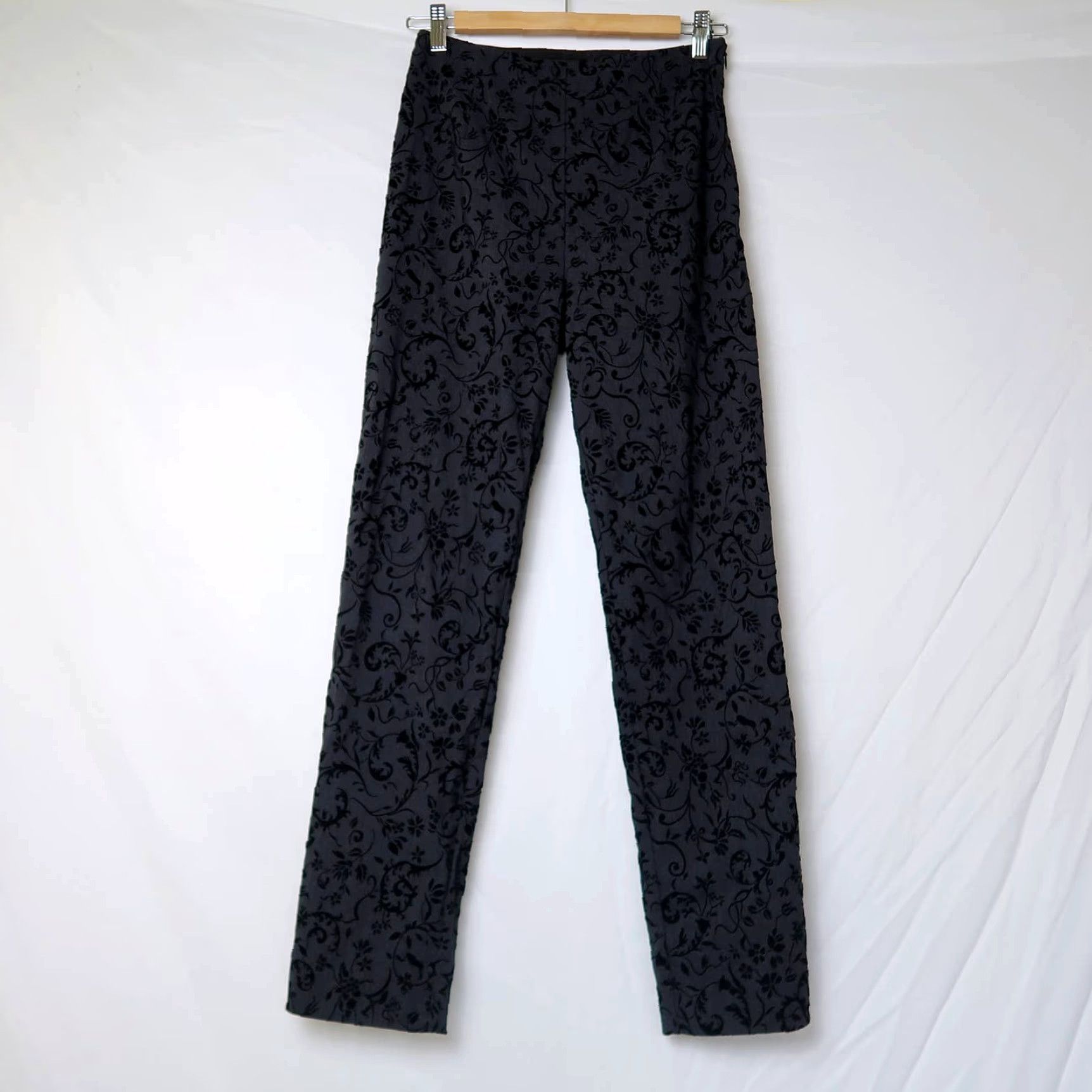Vintage VINTAGE Karen Kane Pants 4 Black floral leaf velvet slim fit cigarette trouser pants Size 27" / US 4 / IT 40 - 2 Thumbnail