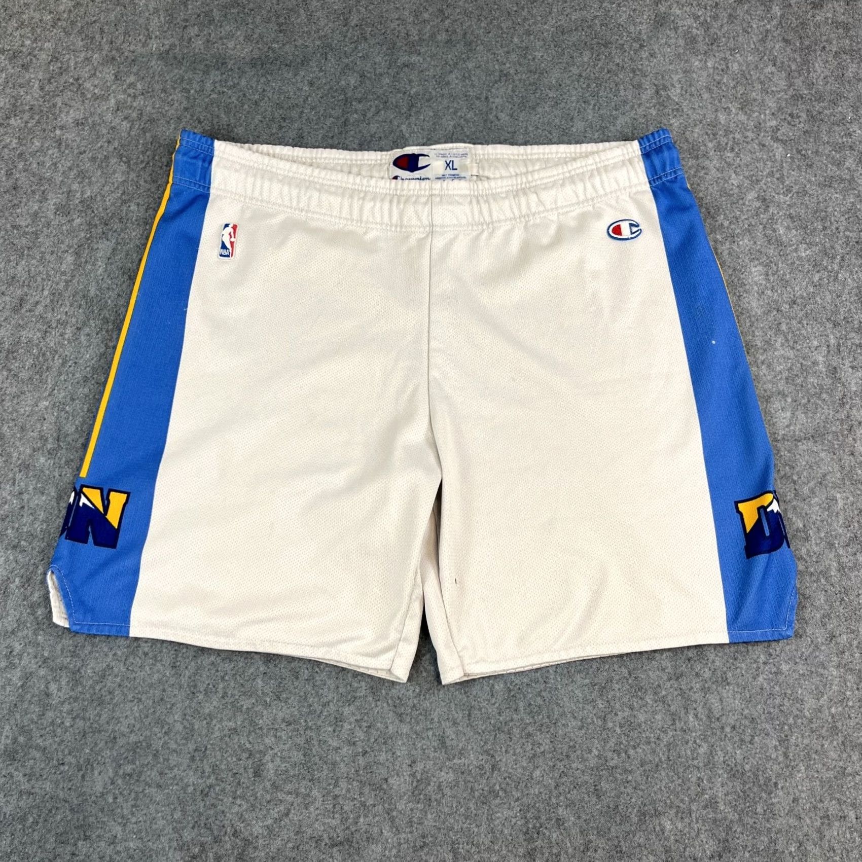 Champion VINTAGE Champion Denver Nuggets Mens Shorts Baggy XL White Basketball NBA Shorts Mens XL White Champion Basketball NBA Size US 36 / EU 52 - 2 Thumbnail