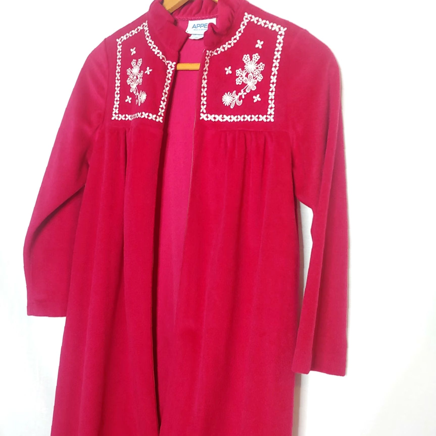 Pinko Vintage Magenta Embroidered Flower Kimono Style Women's Robe Size S User: Vintage Magenta Embroidered Flower Kimono Style Women's Robe Size S Size ONE SIZE - 3 Thumbnail