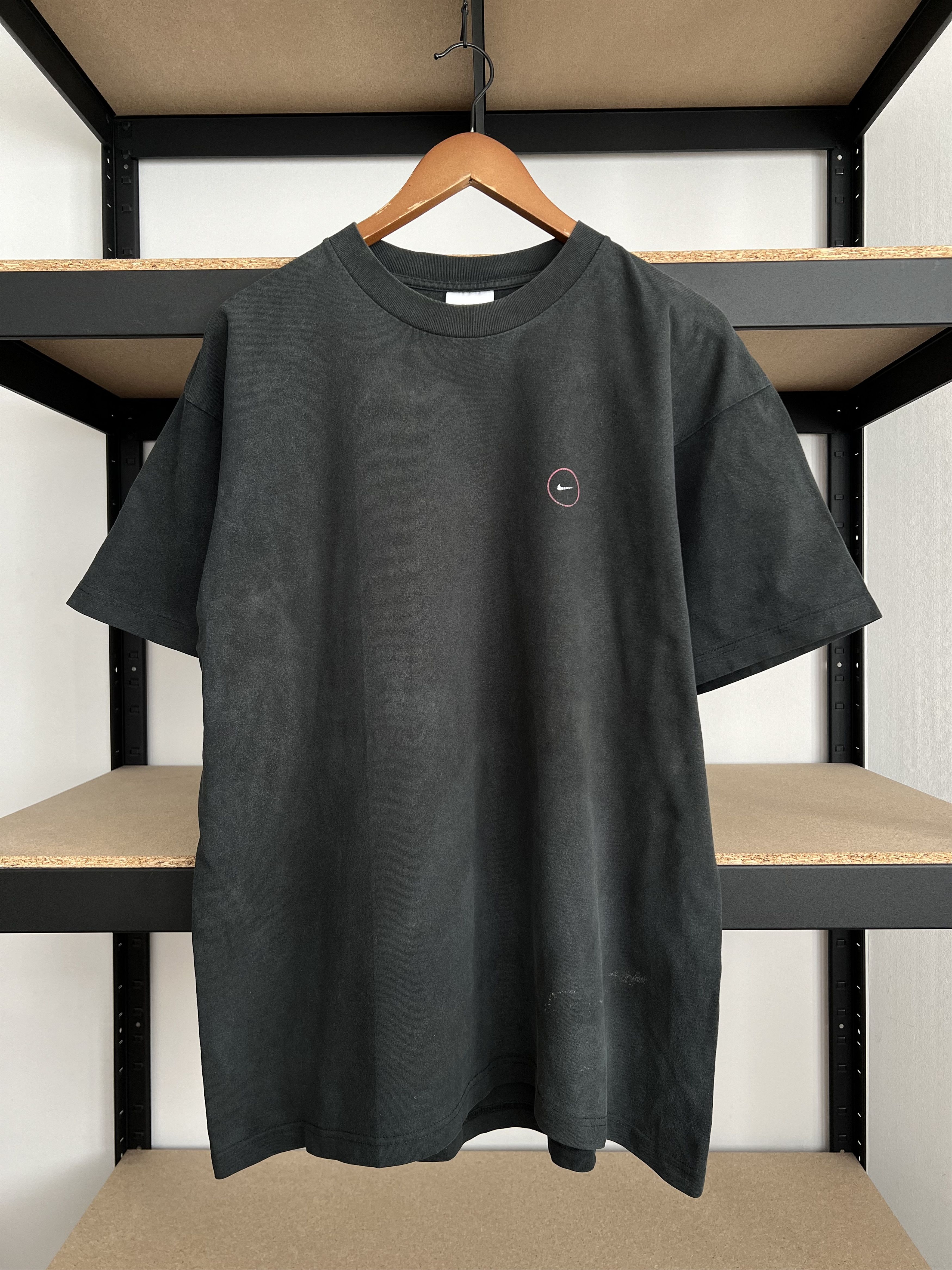 Nike Vintage 90s Nike Faded Black T-shirt Size US L / EU 52-54 / 3 - 1 Thumbnail
