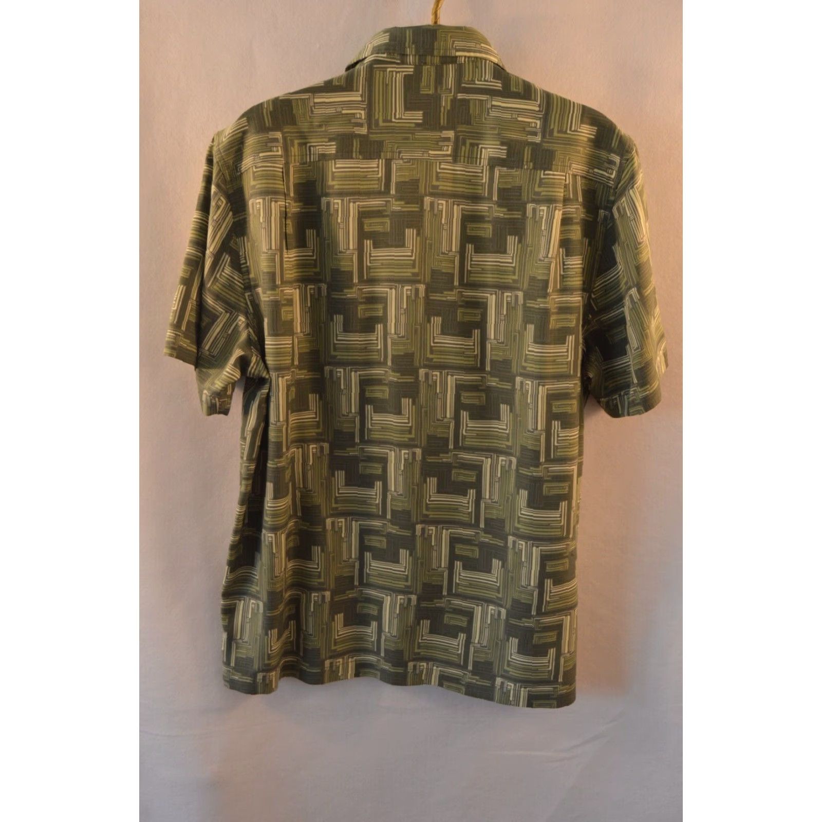 Tommy Bahama Tommy Bahama Shirt Geometric Multicolor Blue Green Silk Blend Button-Up Island Zone L Men Short Sleeve Collared Shirt Casual Size US L / EU 52-54 / 3 - 2 Thumbnail