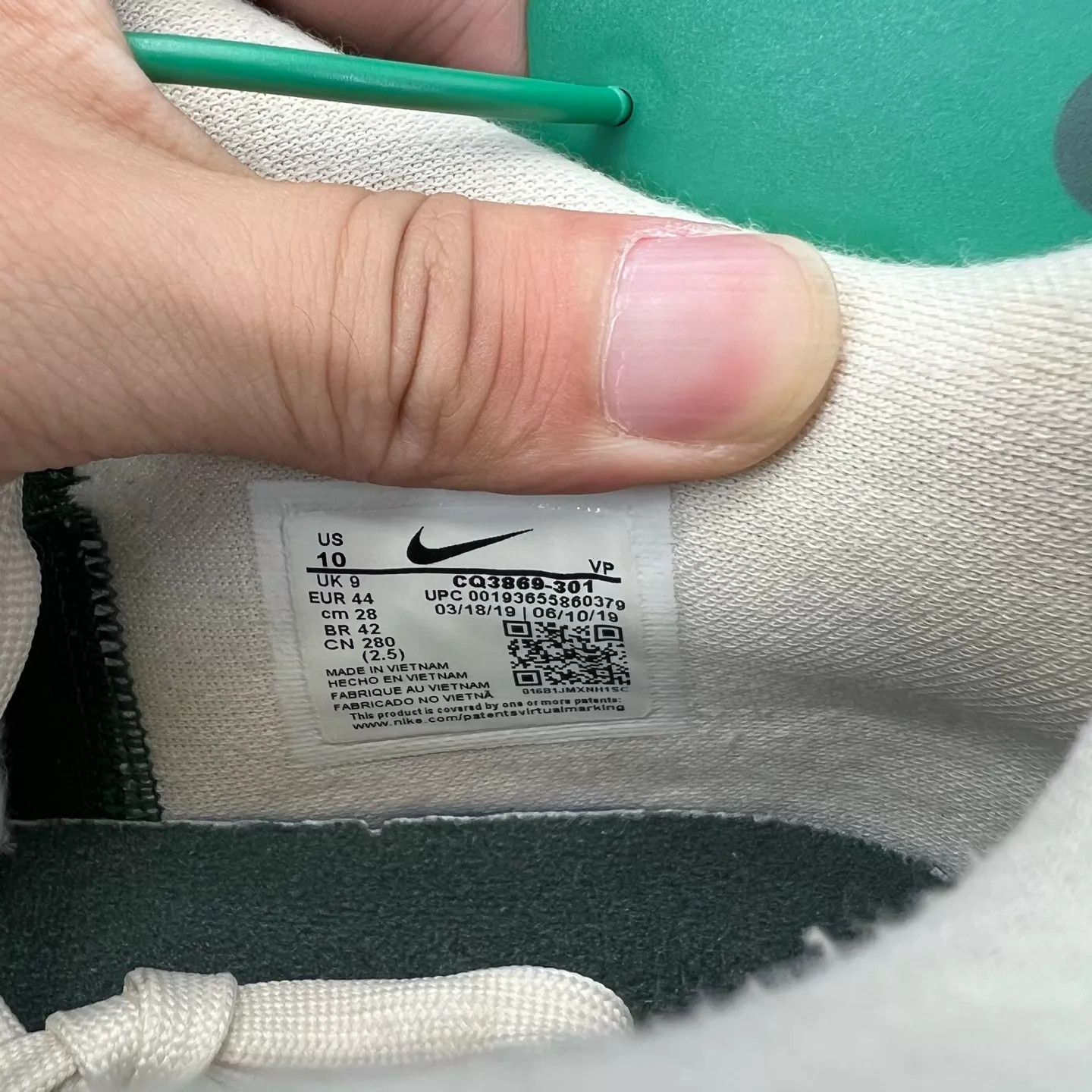 Nike Nike KD 4 Milwaukee Bucks 44 Boxed Like New Size US 11 / EU 44 - 7 Thumbnail