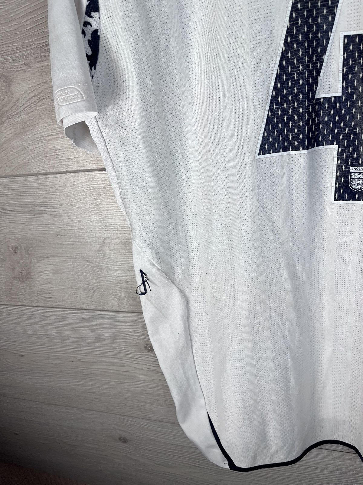 Umbro Vintage football t-shirt Umbro England #4 Gerrard size M 07s Size US M / EU 48-50 / 2 - 14 Thumbnail