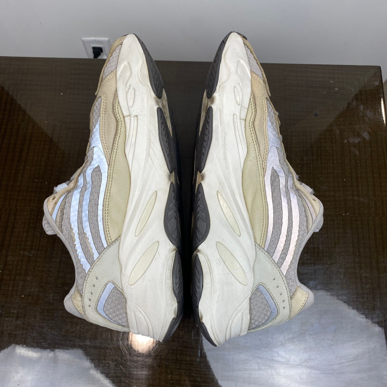 Adidas Adidas Yeezy Boost 700 V2 Cream Low Sneakers Shoes Men's 12 Size US 12 / EU 45 - 5 Thumbnail