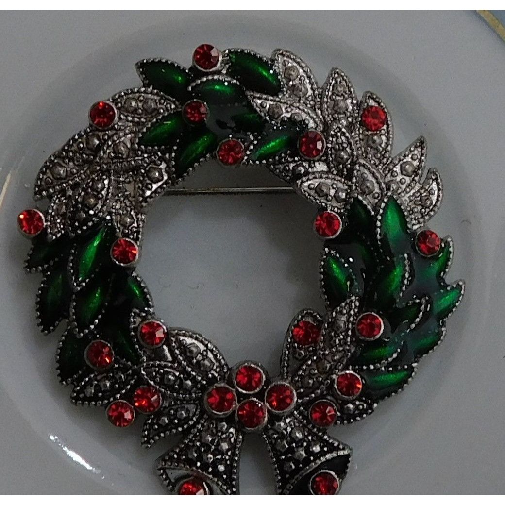 Kenneth Cole Vintage Kenneth Cole Wreath Brooch With Red Rhinestones Size ONE SIZE - 5 Thumbnail