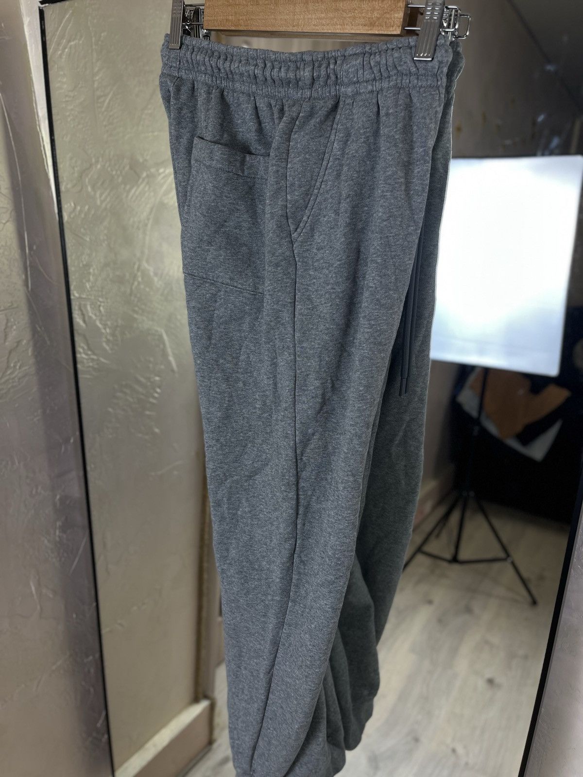 Jordan Brand Jordan Essentials Gray Fleece Joggers Small Jumpman Logo Size US 30 / EU 46 - 4 Thumbnail
