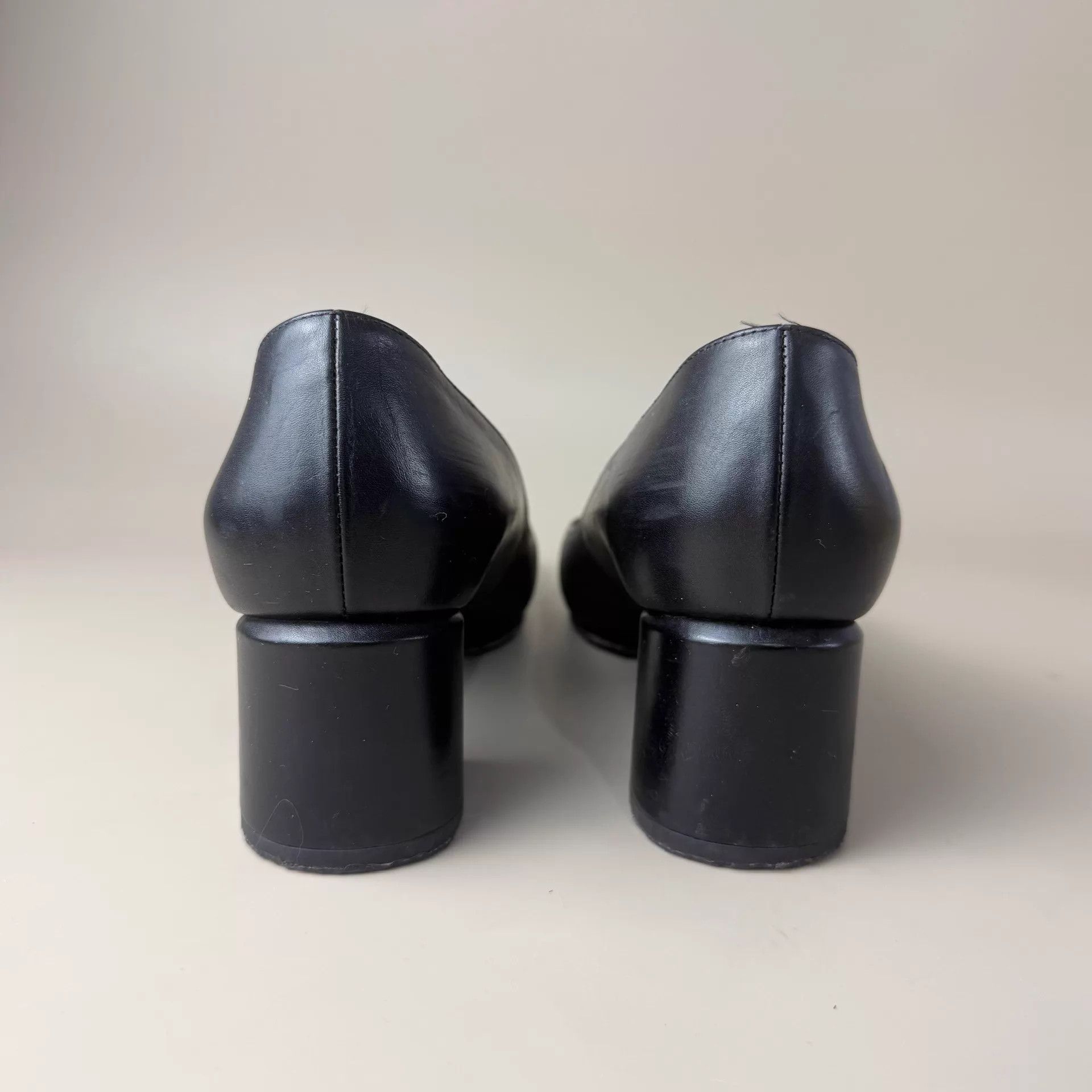 Louis Vuitton LV Black Gold Logo Square Buckle Heels 38 Size US 7.5 / IT 37.5 - 3 Thumbnail