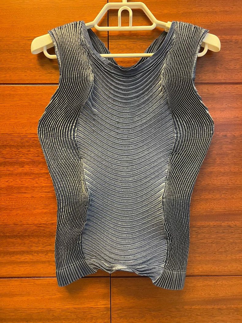 Issey Miyake Issey Miyake Grey pleated vest Size M / US 6-8 / IT 42-44 - 2 Thumbnail