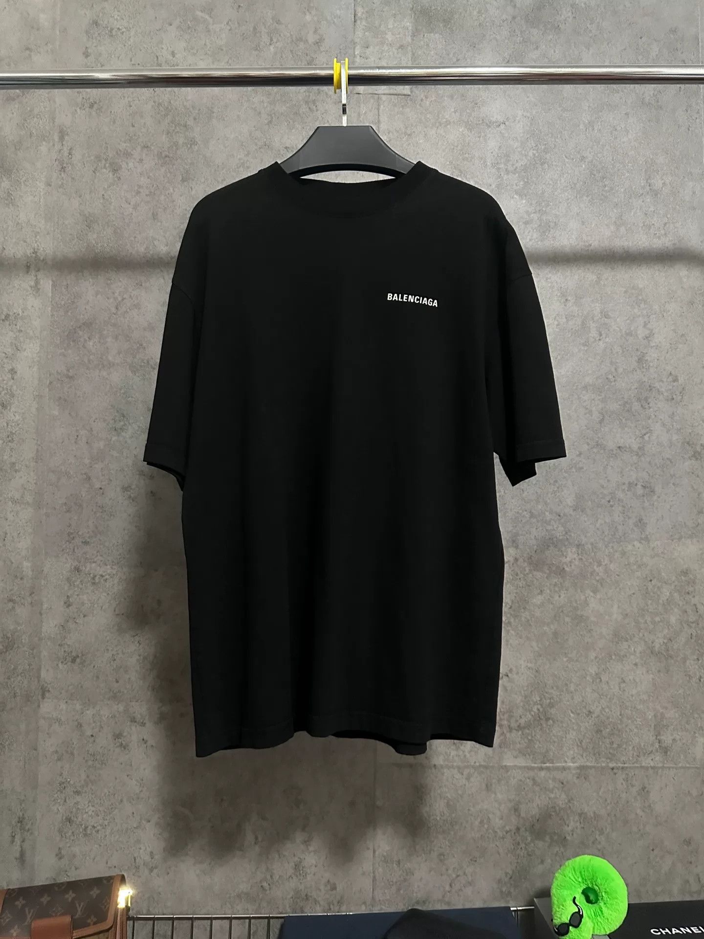 Balenciaga Balenciaga Short-Sleeve Logo Print T-Shirt Size US S / EU 44-46 / 1 - 1 Thumbnail
