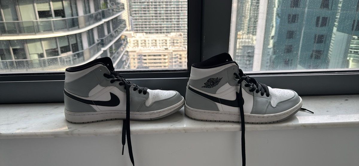 Nike Jordan 1 Mid Light Smoke Grey Size US 10.5 / EU 43-44 - 3 Thumbnail