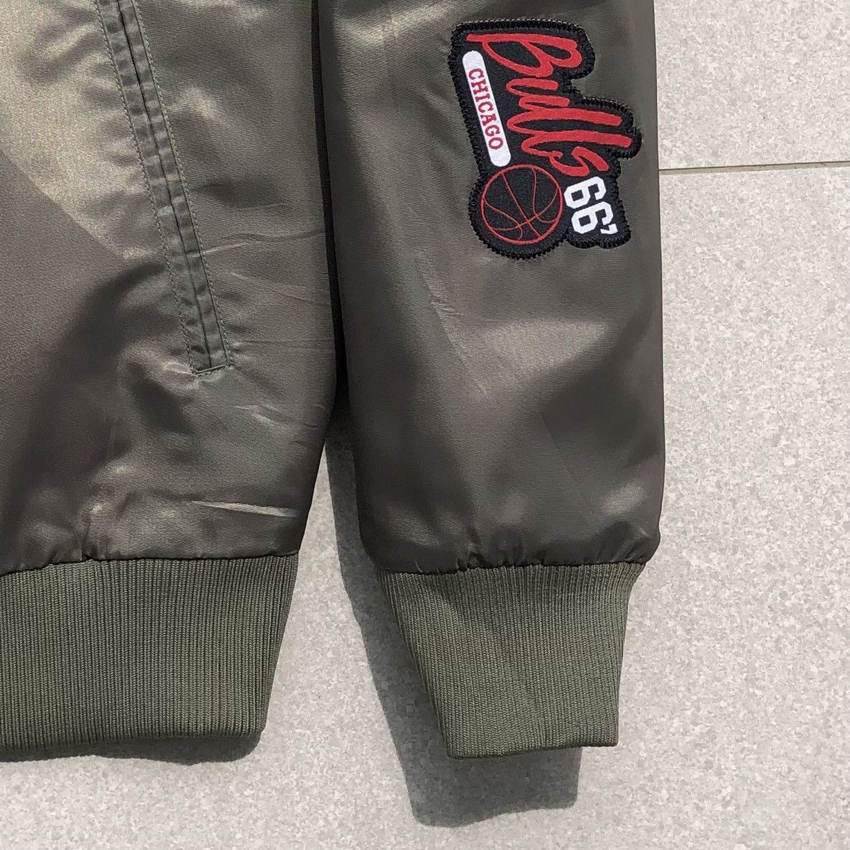 NBA CHICAGO BULLS NBA Men Bomber Jacket Olive Green Logo Patches Size US S / EU 44-46 / 1 - 7 Thumbnail