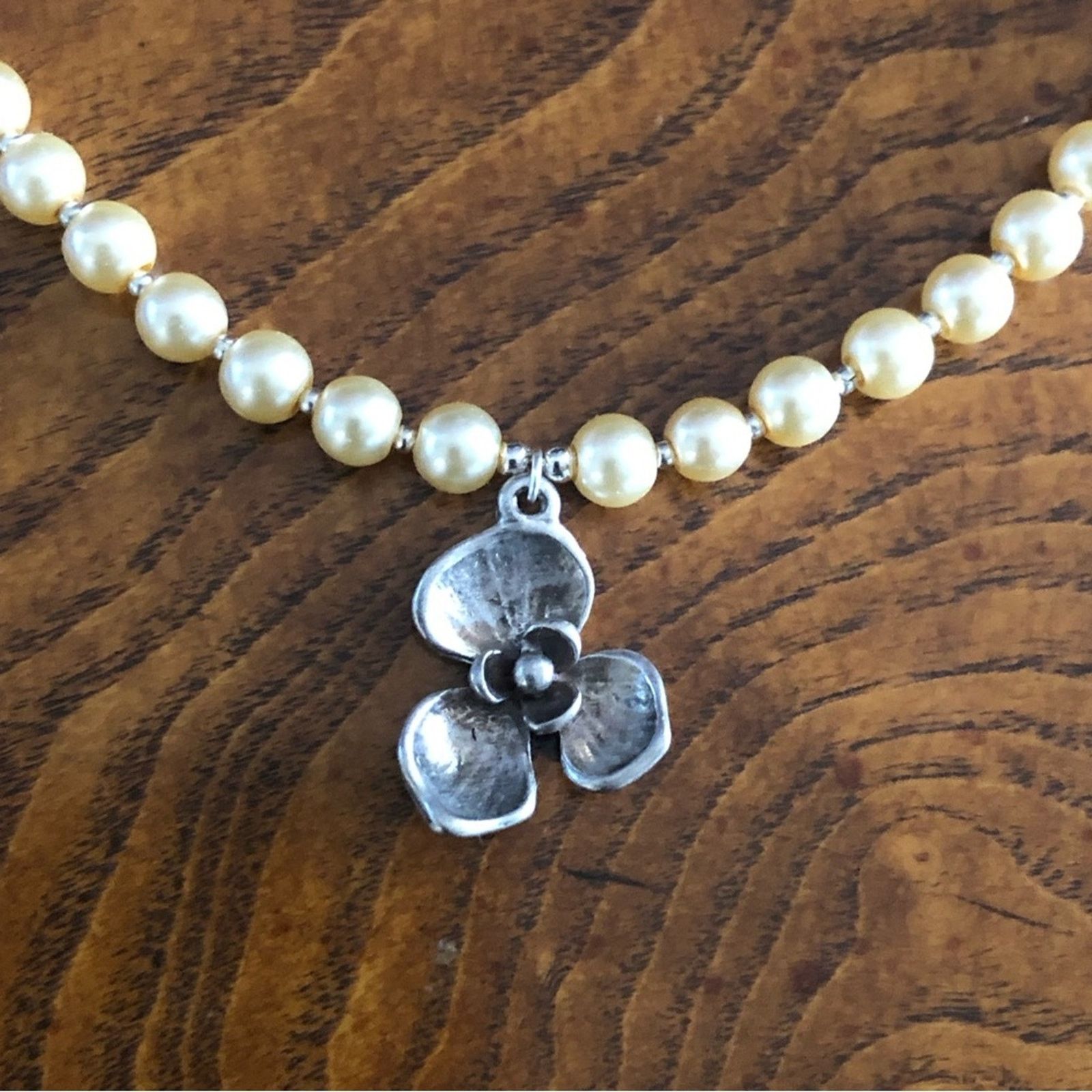 Handmade Handcrafted repurpose silver floral Pearl necklace Size ONE SIZE - 9 Thumbnail