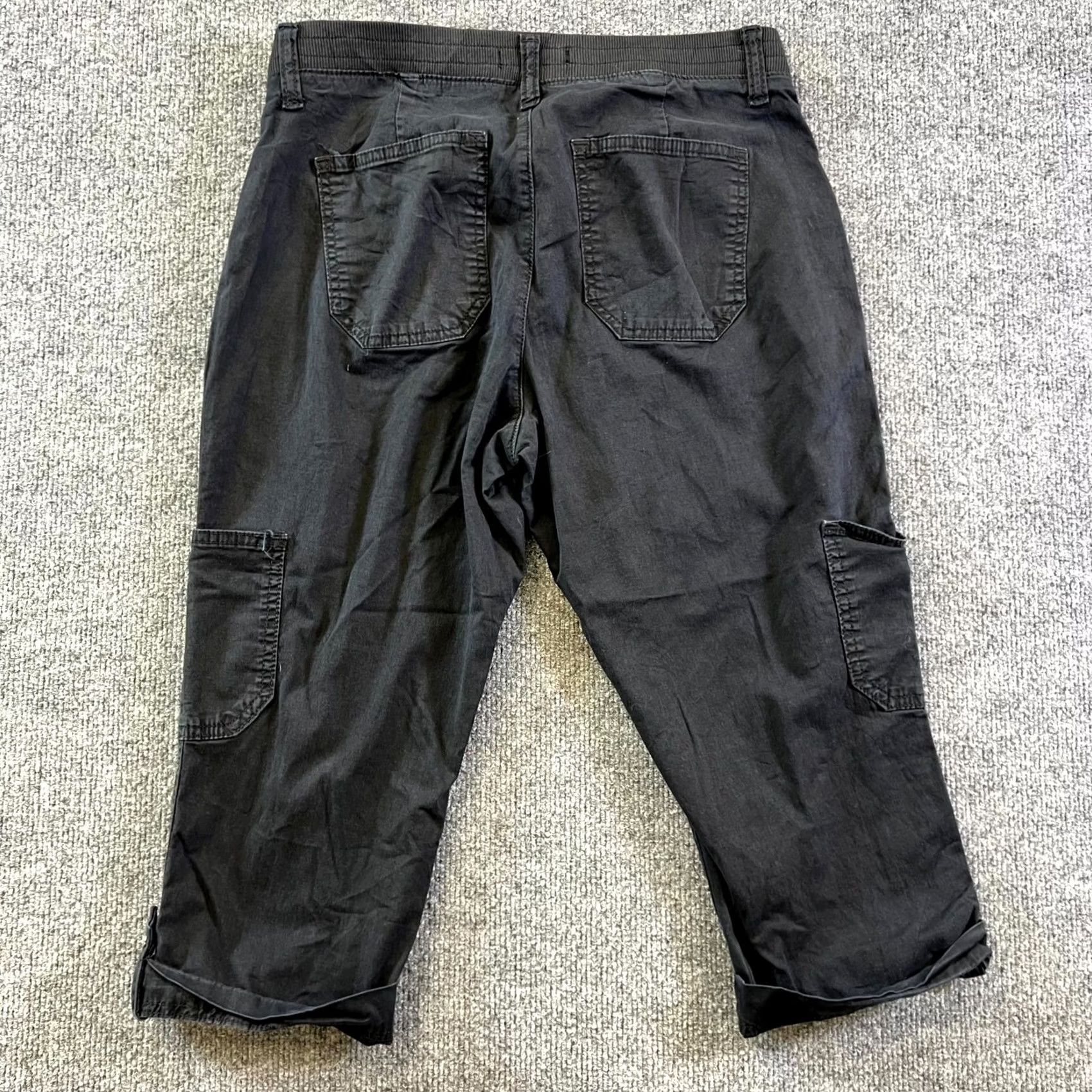 Lee Lee Cargo Capri Pants Womens 8 Black Mid Rise Relaxed Fit Crop Capris Pockets Jeans Cotton Spandex Dry Clean No N/A Size 30" / US 8 / IT 44 - 2 Thumbnail