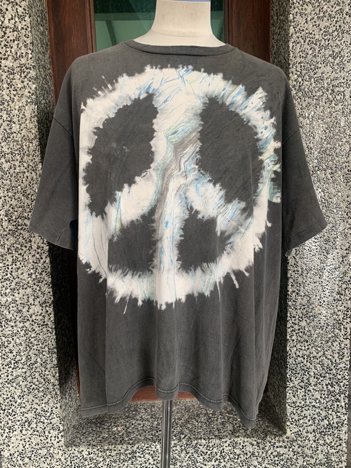 Image of Vintage 90's Acid Wash Peace Sign Graphic T-Shirt in Black, Men's (Size XL)