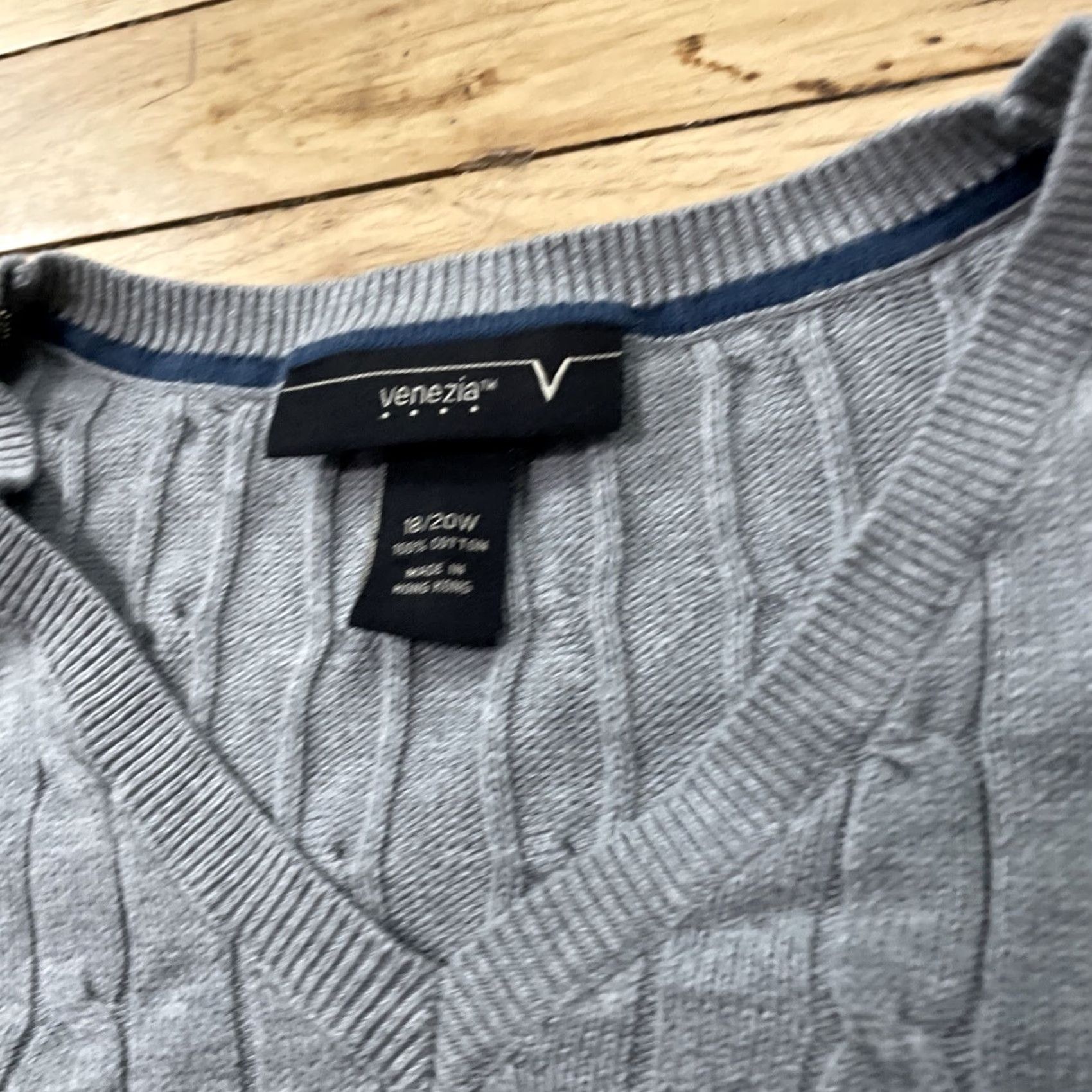 Vintage VENEZIA Vneck CableKnit Sweater Womens 18/20W XL Gray Silver Classic Knit XL Size 3XL / US 20-22 - 4 Thumbnail