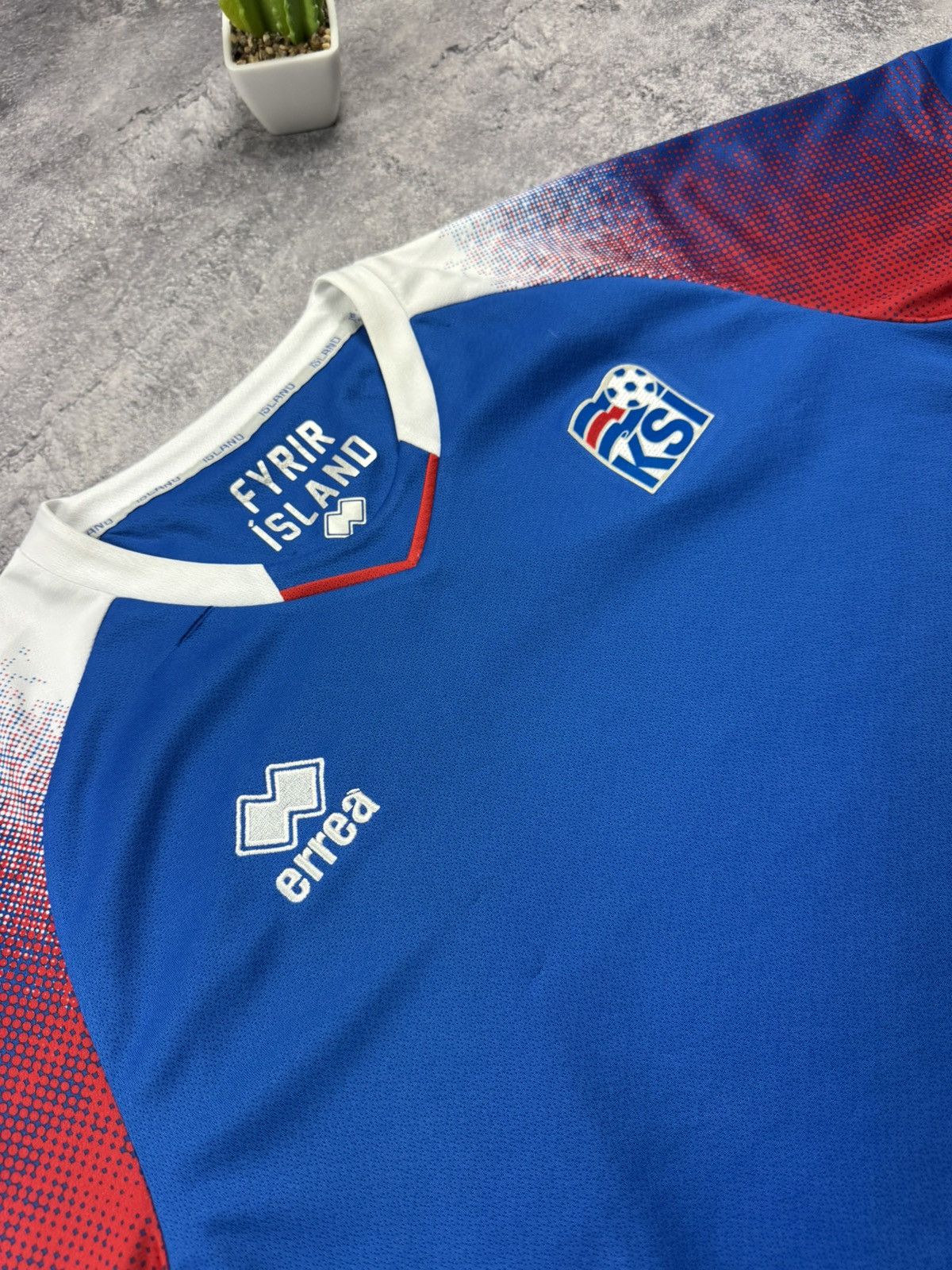 Errea ICELAND TEAM 2018/2019 FOOTBALL JERSEY HOME ERREA ORIGINAL Size US L / EU 52-54 / 3 - 7 Thumbnail