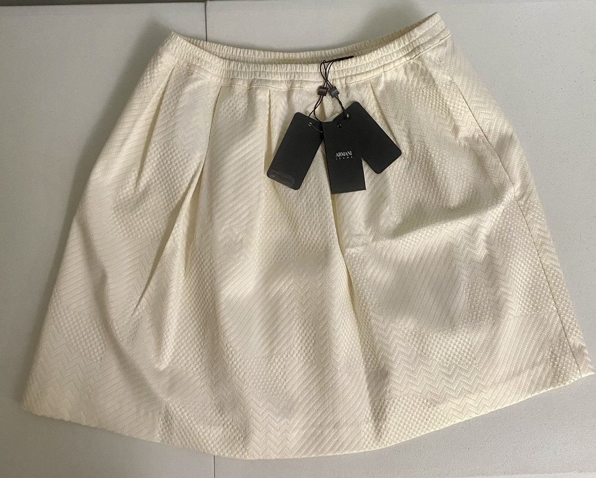 Armani NWT Armani Icicle White Fantasia Knit A Line Mini Skirt 6 US Size 26" / US 2 / IT 38 - 1 Thumbnail