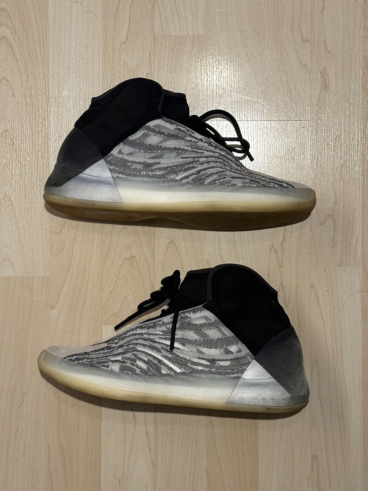 Adidas YZY QNTM Size US 11 / EU 44 - 2 Thumbnail
