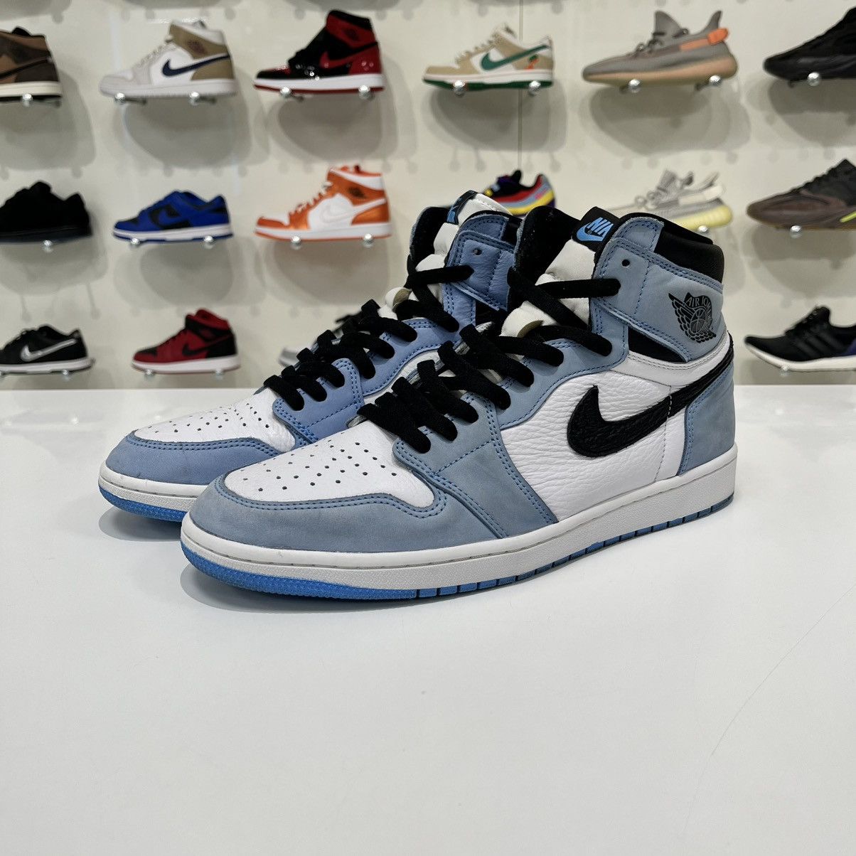 Nike Air Jordan 1 Retro High OG University Blue Size US 12 / EU 45 - 1 Thumbnail