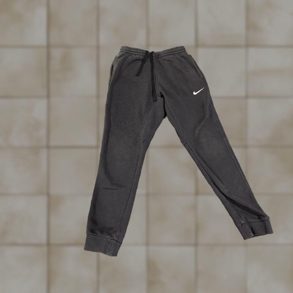 Nike Nike Sweatpants Mens M Black Logo Tapered Pants Casual Activewear Vintage? No Size US 31 - 1 Thumbnail