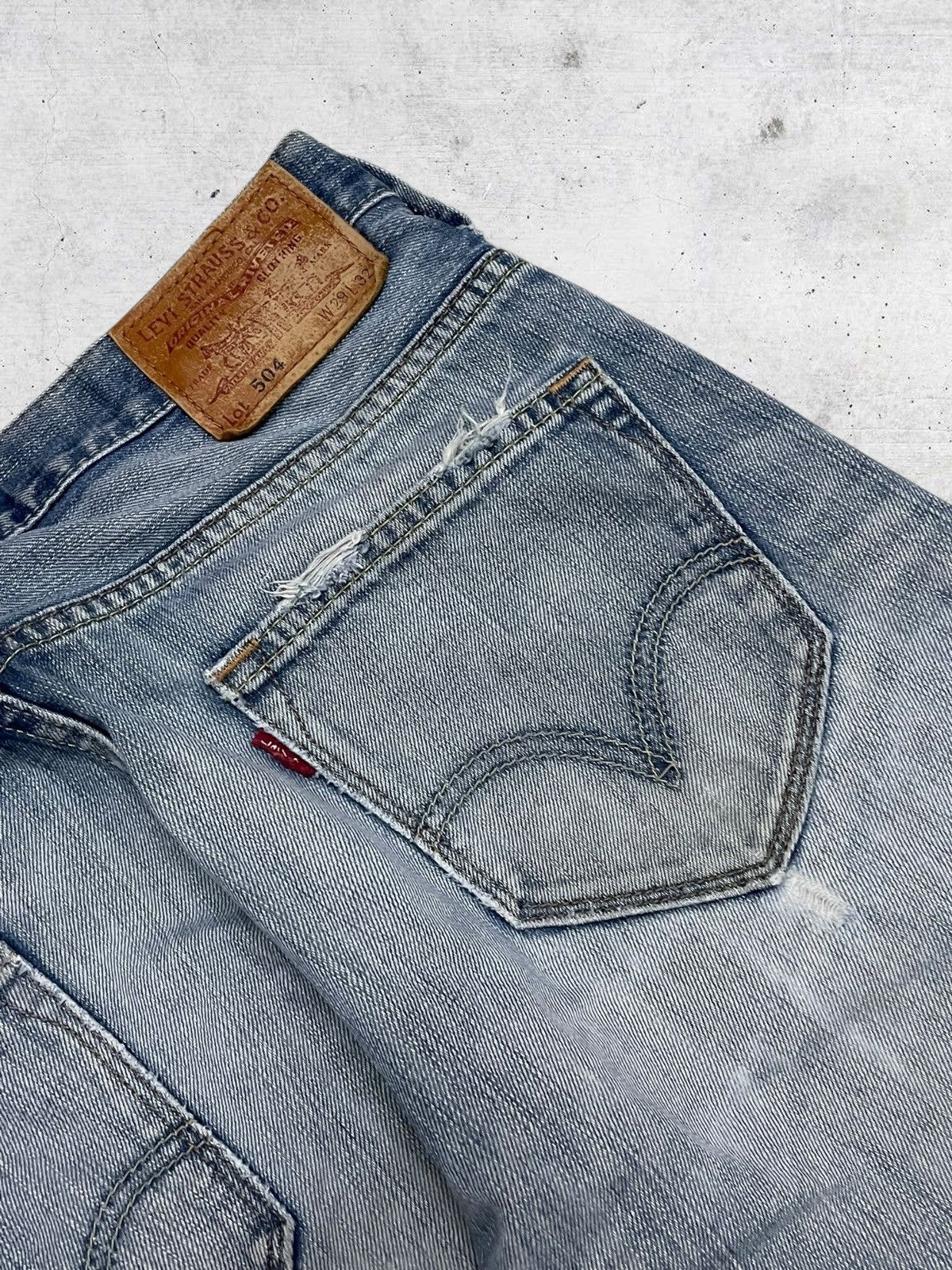 Levi's Vintage Clothing VINTAGE 504 LEVIS USA DESIGNER 90S RIPPED OG STYLE DENIM Size US 30 / EU 46 - 16 Thumbnail