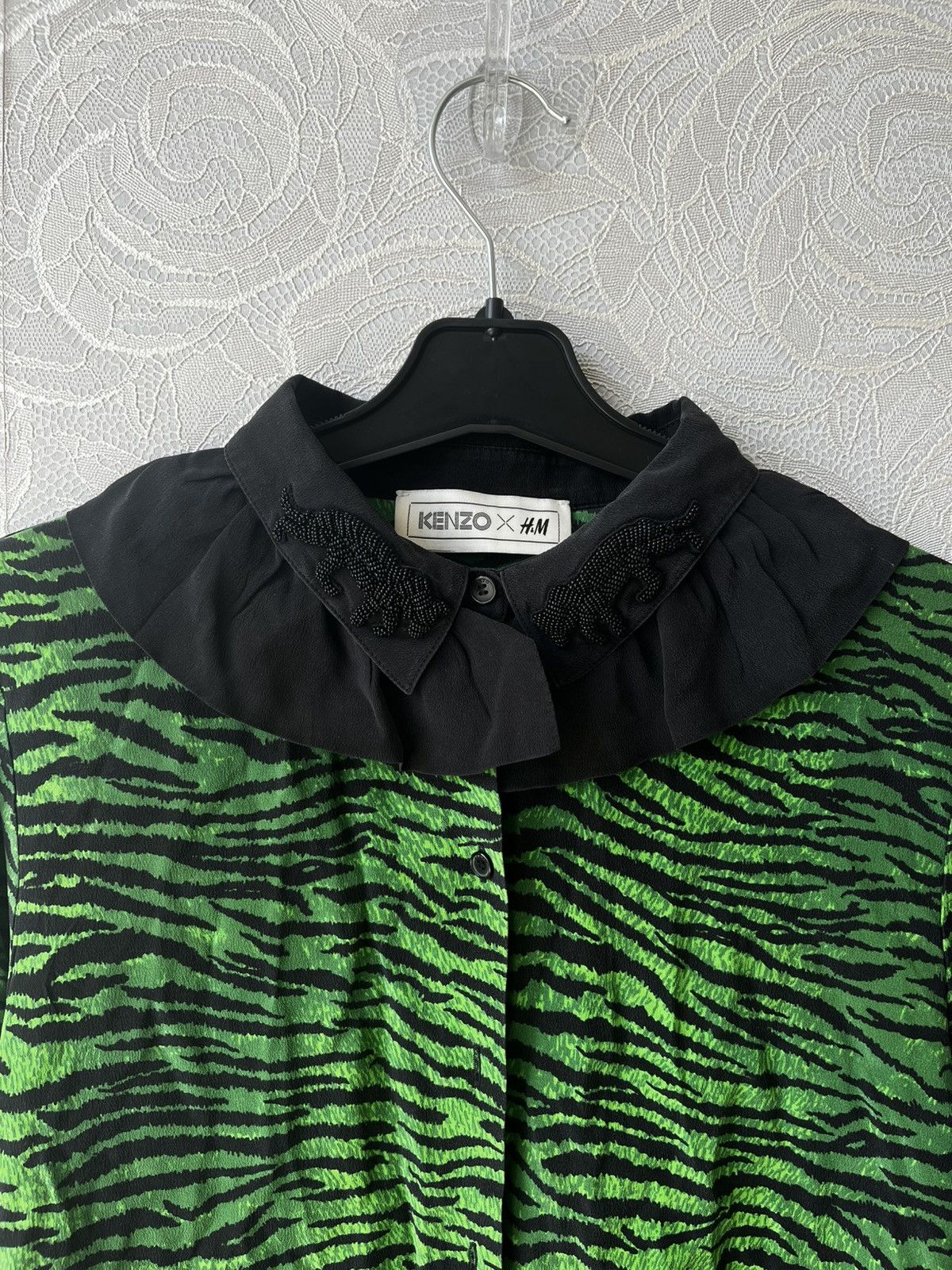H&M × Kenzo Kenzo H&M Green Silk Tiger Print Beaded Button Blouse Ruffle Size S / US 4 / IT 40 - 4 Thumbnail