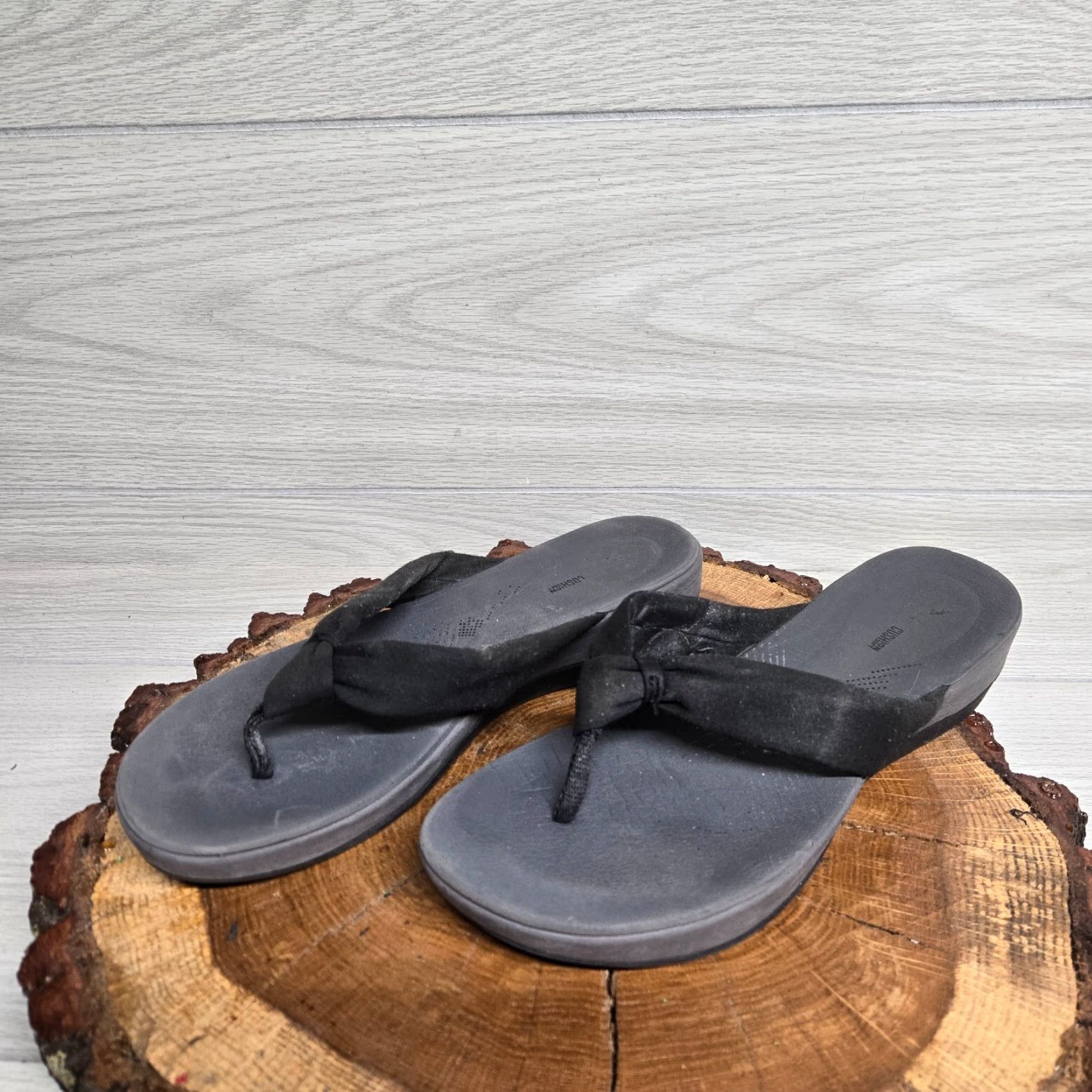 Clarks Clarks Cloudsteppers Grey Sandals Thong Slip On Adult Women's Size 9.5 Sandals Clarks Cloudsteppers Womens Grey 9.5 Slip On Thong Shoes Size US 9.5 / IT 39.5 - 2 Thumbnail
