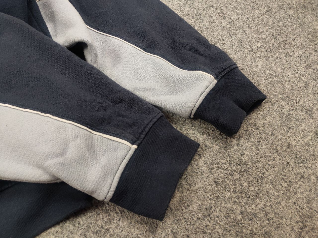 Fred Perry Vintage 90's Fred Perry Embroidered Crew chek Sweatshirt Size US L / EU 52-54 / 3 - 9 Thumbnail