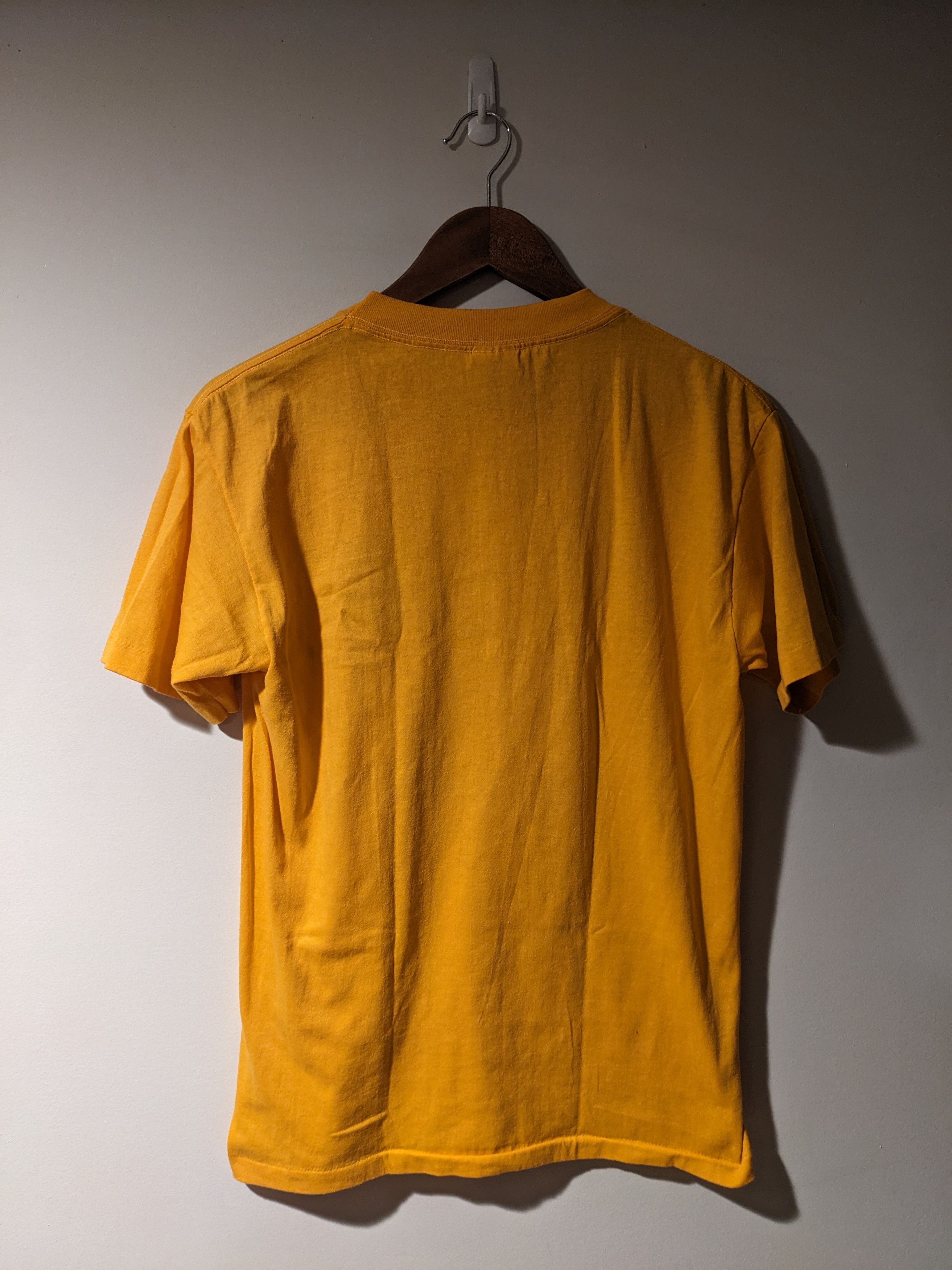 Vintage Vintage 80s Cub Scouts Pack 1 Wolf Logo Yellow Large T-Shirt Size US L / EU 52-54 / 3 - 4 Thumbnail