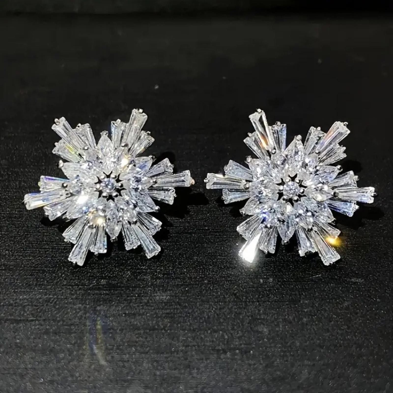 Designer Silver Snowflake Earrings Crystal Design NWT Size ONE SIZE - 1 Thumbnail