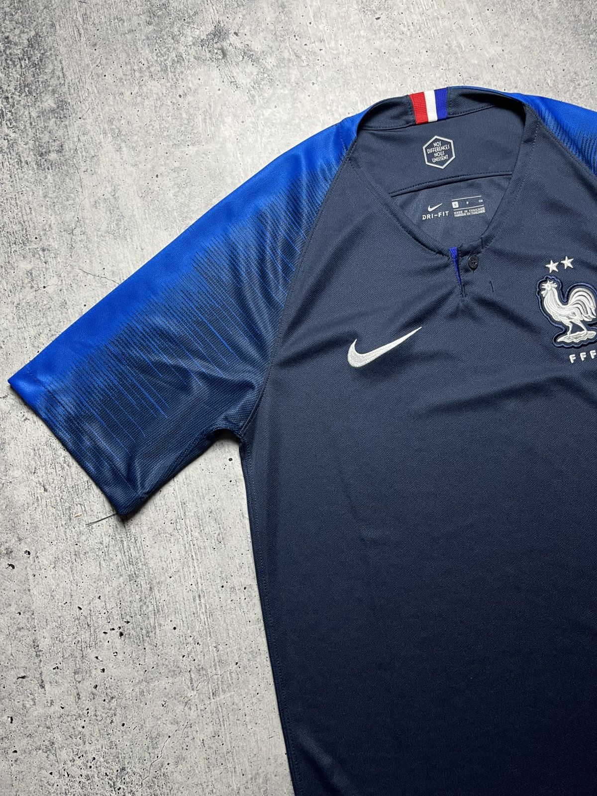 Nike FRANCE 2018 2019 HOME FOOTBALL SHIRT SOCCER 893872-451 Size US S / EU 44-46 / 1 - 2 Thumbnail