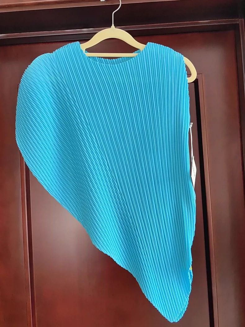 Issey Miyake Issey Miyake size:2 Blue pleated irregular-shaped top Size S / US 4 / IT 40 - 1 Thumbnail