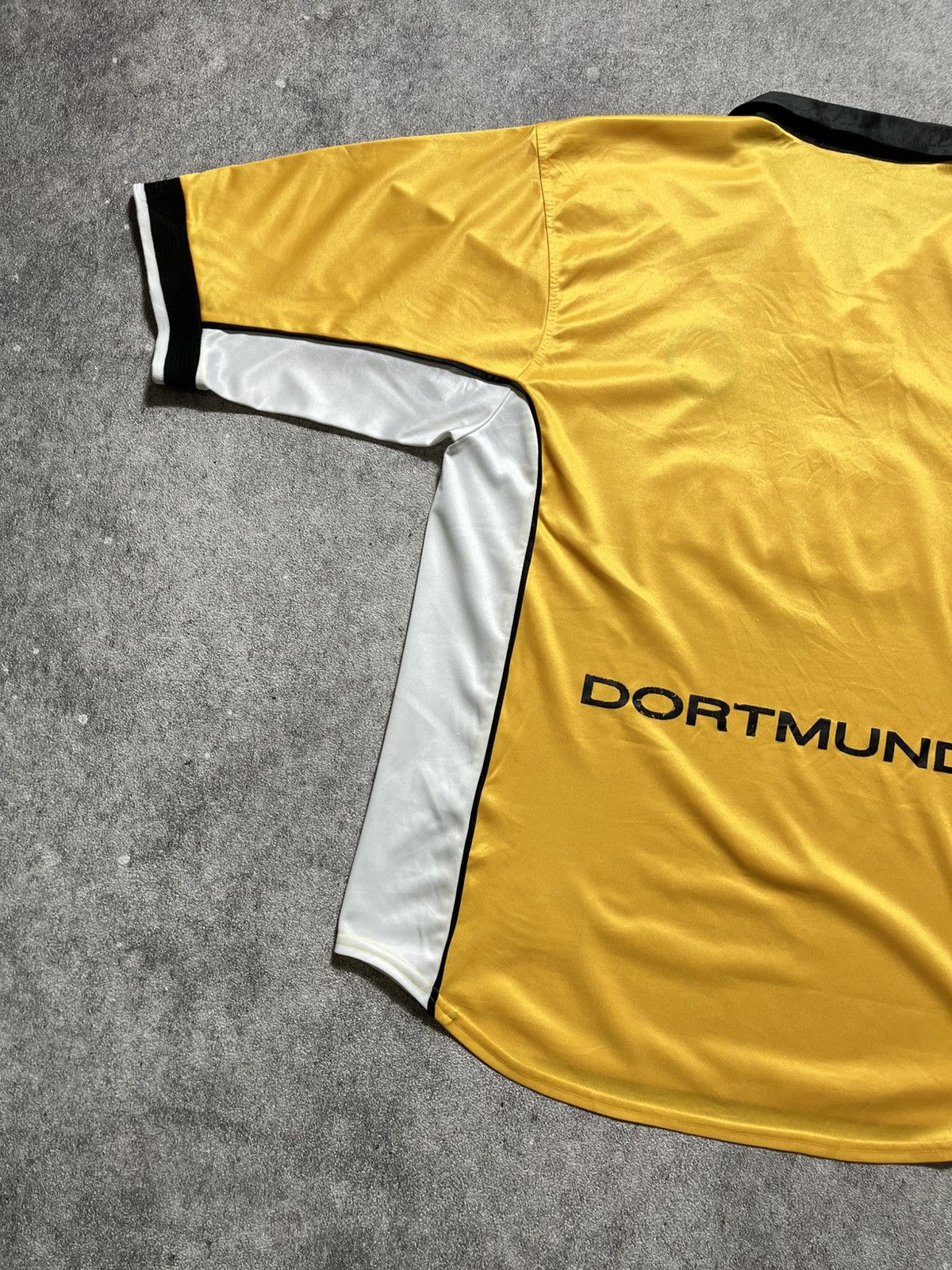 Nike 🚨SOLD🚨Vintage Borussia Dortmund 98/00 Home Jersey Size US L / EU 52-54 / 3 - 8 Thumbnail