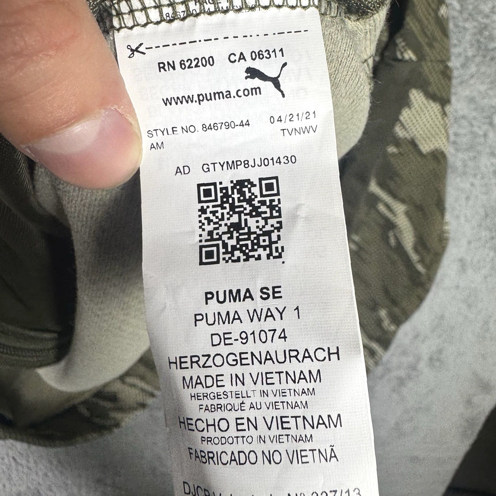 Puma Puma Jacket Men Large Contrast 2.0 Grape Leaf CAMO Full Zip Lightweight Athletic Size US L / EU 52-54 / 3 - 6 Thumbnail