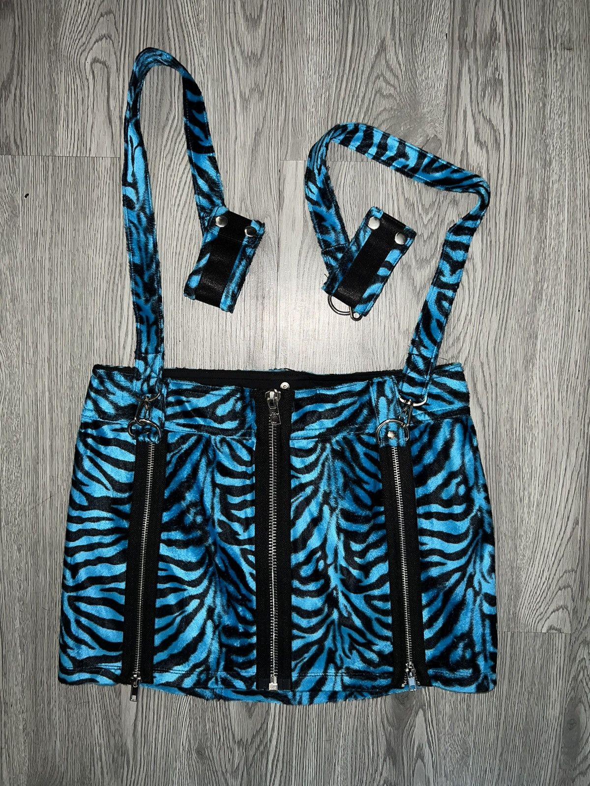 Tripp NYC Blue zebra mini skirt with hand cuff 🦓💙 Size 24" / US 00 / IT 34 - 7 Thumbnail