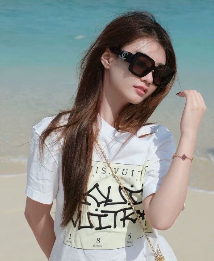Louis Vuitton Louis Vuitton White logo monogram embroidered cotton crewn Size US M / EU 48-50 / 2 - 8 Thumbnail