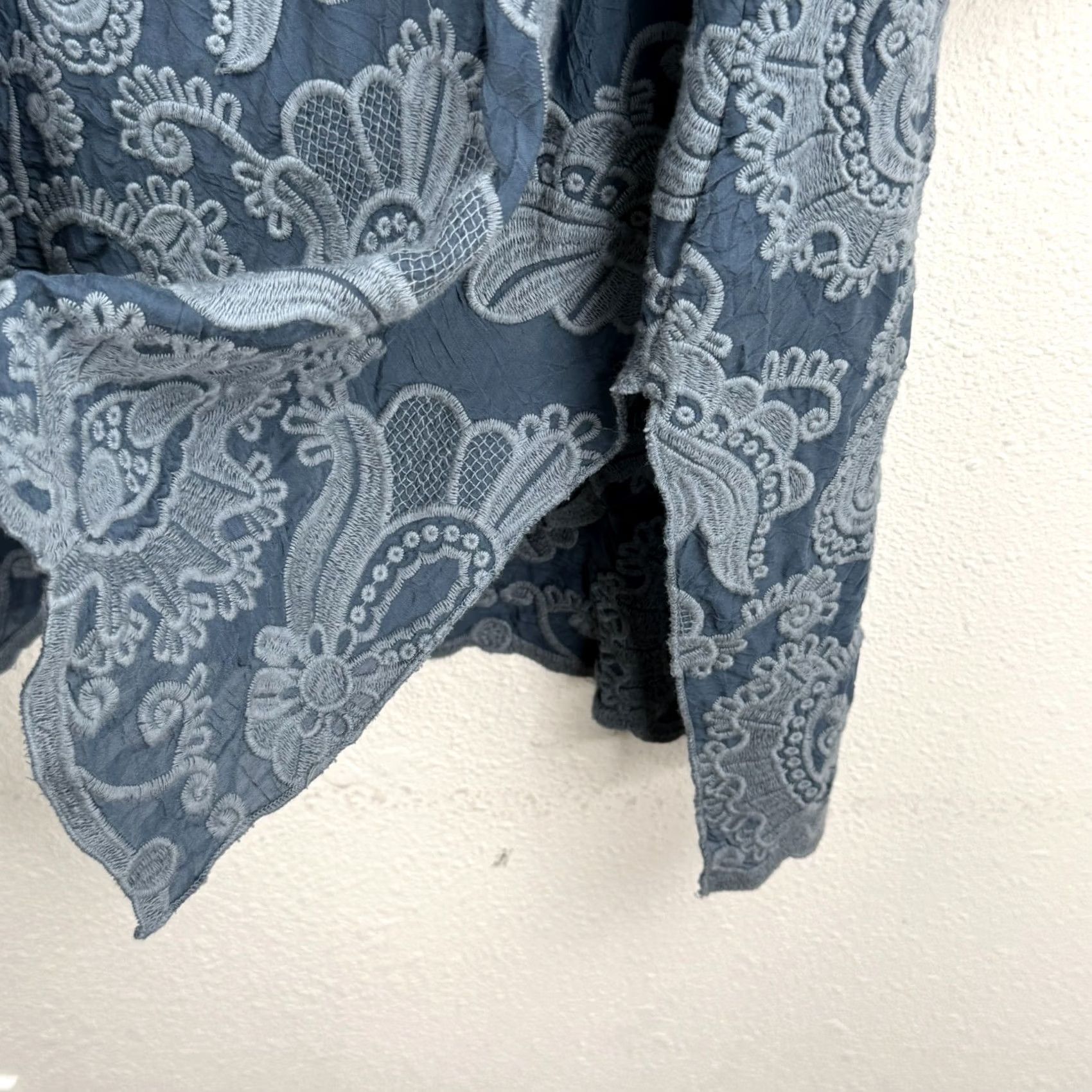 Johnny Was Johnny Was Blouse Womens S Blue Embroidered Rayon Sheer Floral Boho Tunic Shirt 3/4 Sleeve V-Neck Pullover Casual Party (1960s) Size S / US 4 / IT 40 - 5 Thumbnail