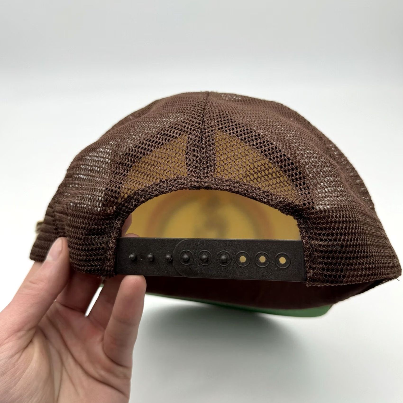 Rainbow VINTAGE South of the Border Snapback Trucker Hat Pedro Rainbow Cartoon 80s SOCAL Brown Size ONE SIZE - 4 Thumbnail