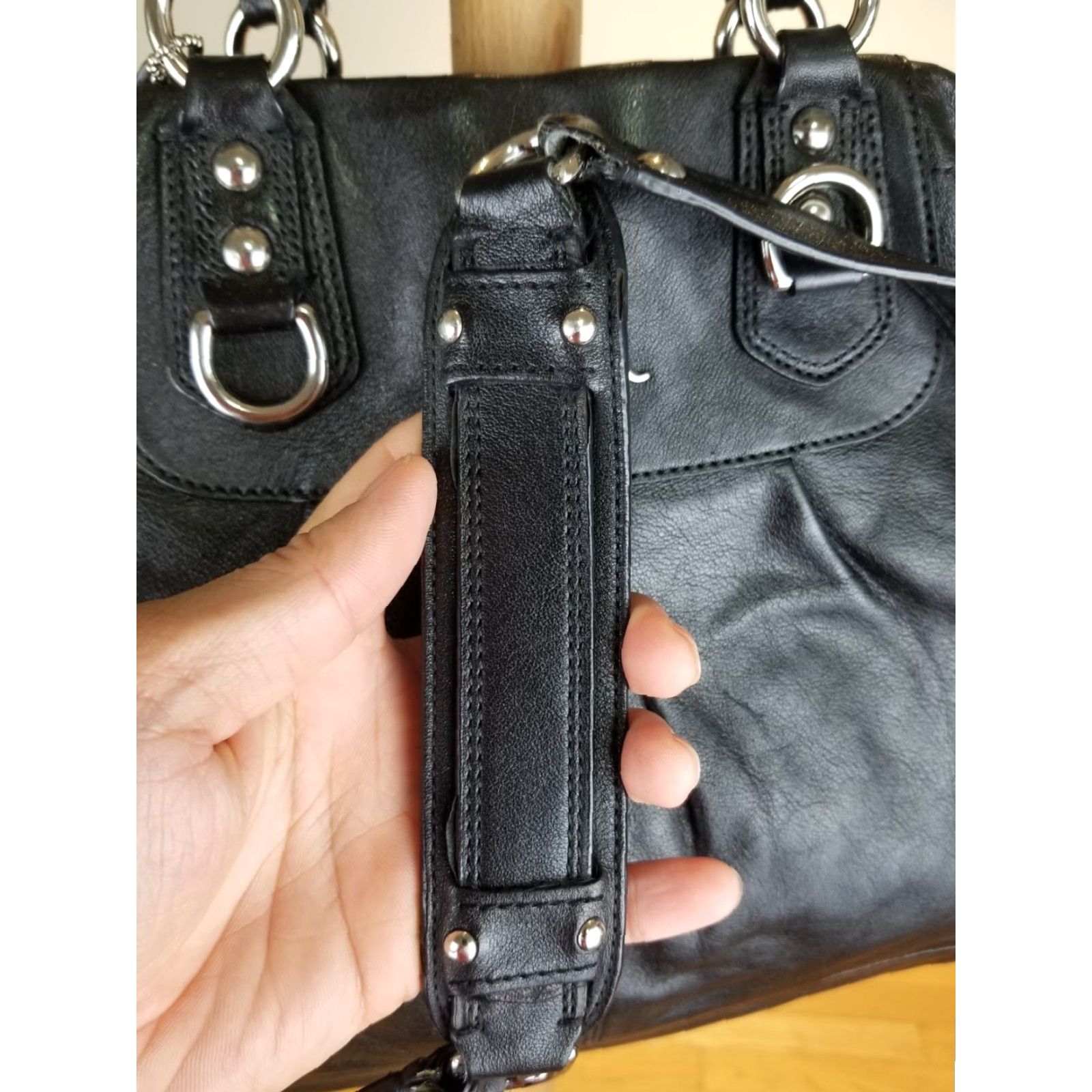 Coach VINTAGE COACH BLACK LEATHER SHOULDER HANDBAG CROSS BAG Women Medium Leather VINTAGE Y2K COACH BLACK Leading Zipper Bag 10 in x 7 in x 6 in Size ONE SIZE - 5 Thumbnail