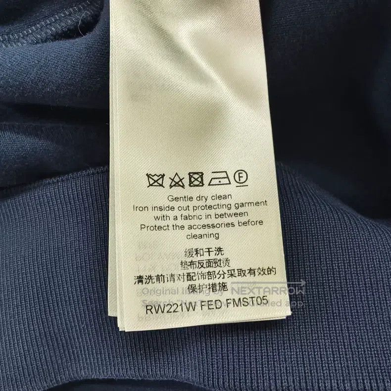Louis Vuitton Louis Vuitton LogoDark blue logo printed cotton crew neck Size US L / EU 52-54 / 3 - 4 Thumbnail