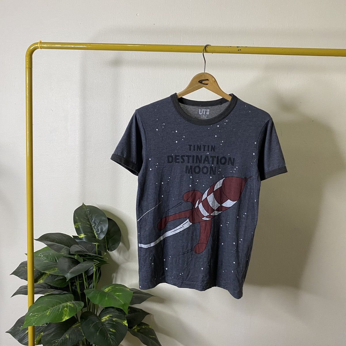 Uniqlo UT The Adventure Of Tintin Destination Moon Cartoon Tee Size US S / EU 44-46 / 1 - 1 Thumbnail