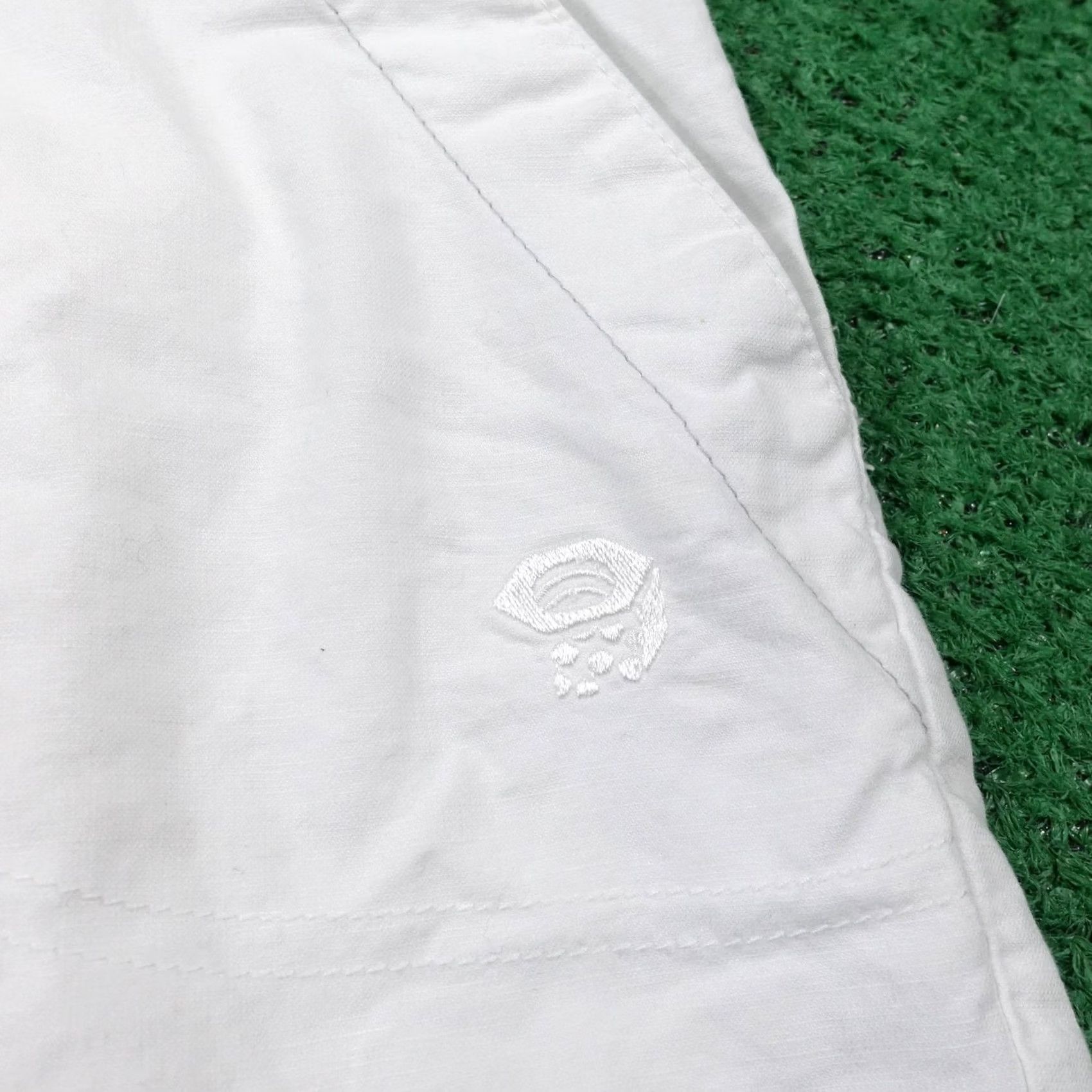 Mountain Hardwear Mountain Hardwear Chino Shorts Womens White 8 32 Waist 5 Inseam Pockets Size 30" / US 8 / IT 44 - 3 Thumbnail