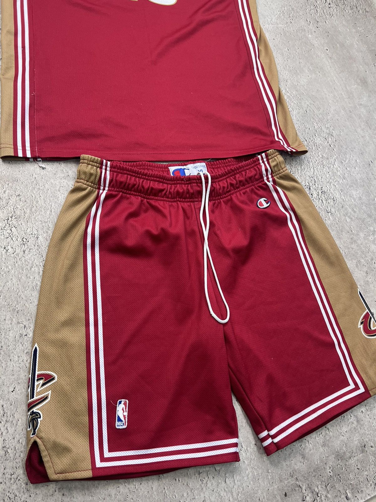 Champion × NBA × Vintage NBA Champion jersey/short Clevland Cavaliers Lebron James Size US XL / EU 56 / 4 - 2 Thumbnail