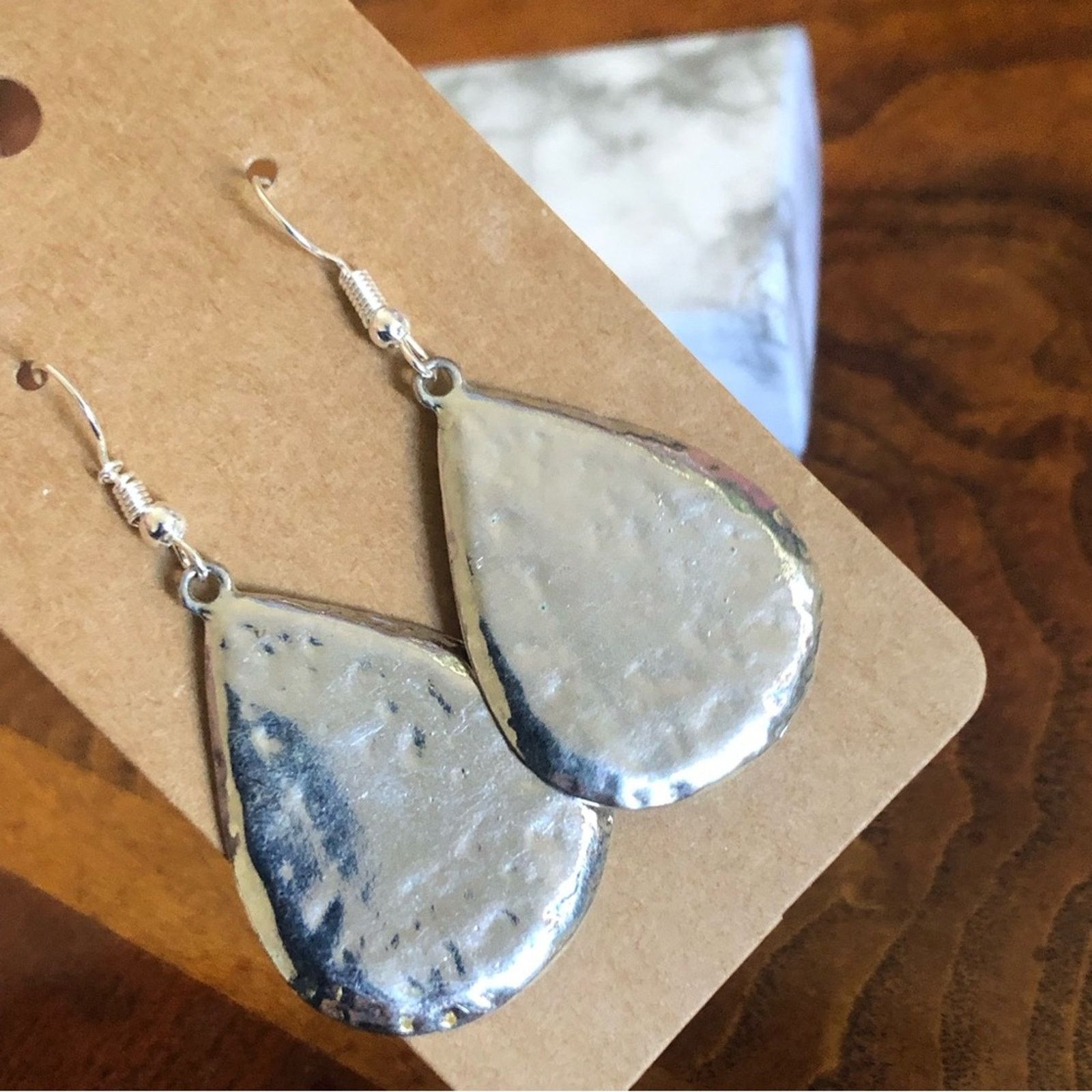 Jewelry Hammered design teardrop silver plated earrings Size ONE SIZE - 2 Thumbnail