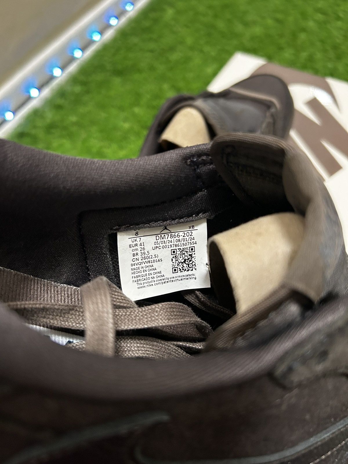 Nike × Travis Scott Travis Scott Velvet Brown AJ1 Low Size US 8 / EU 41 - 12 Thumbnail