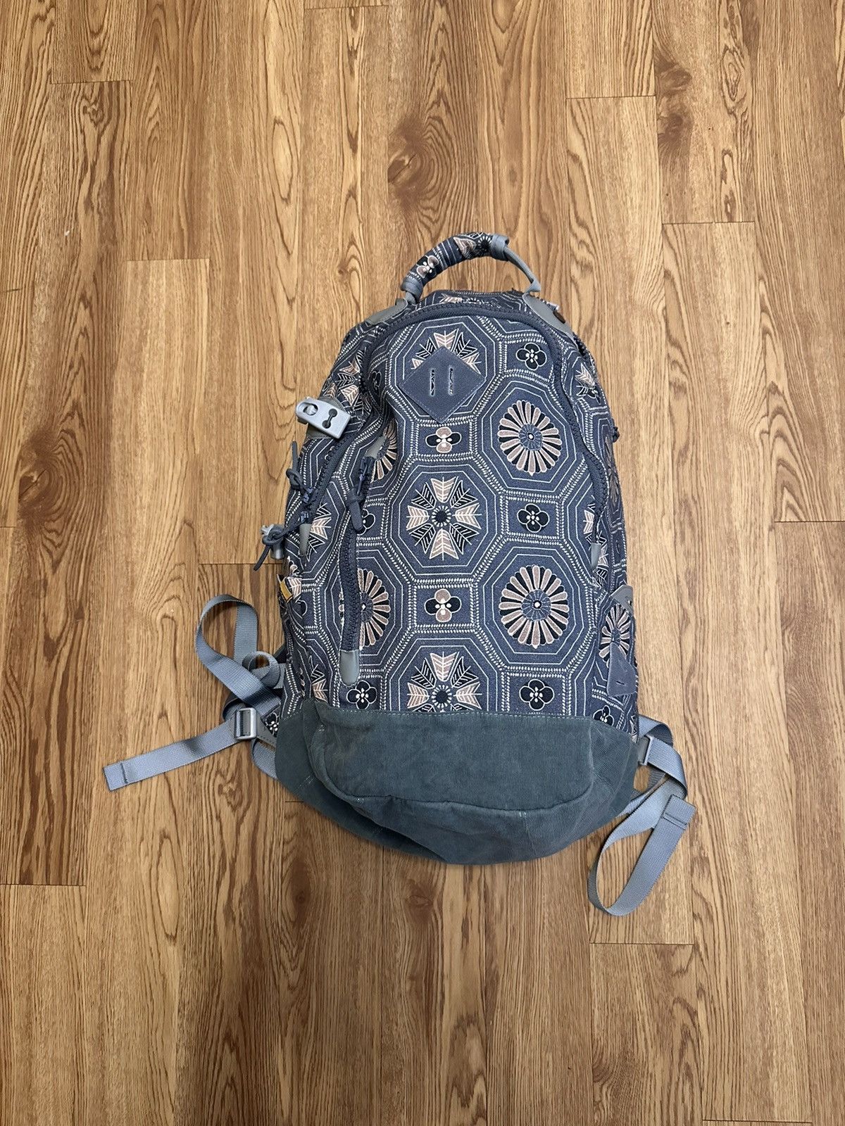 当店一番人気】 visvim original fake kaws BALLISTIC 25L リュック ...