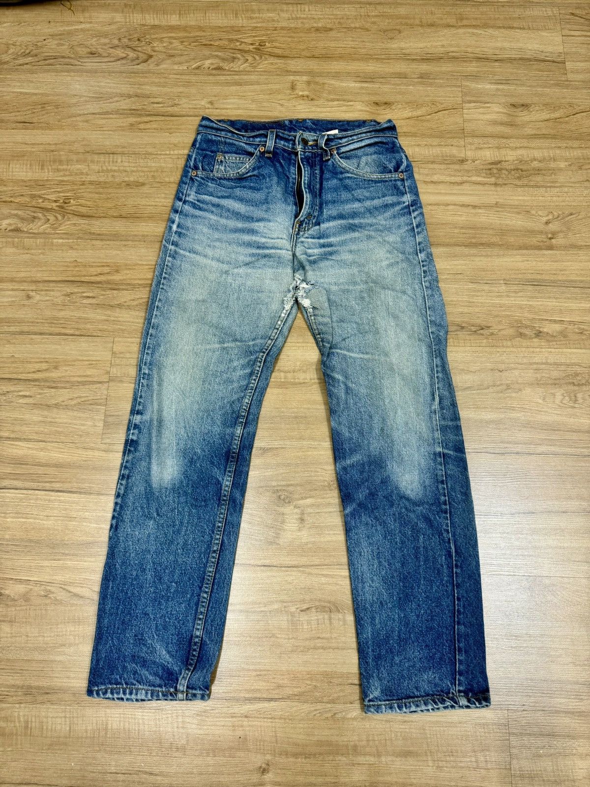 image of Vintage Levis 505 Jeans in Blue, Men's (Size 31)