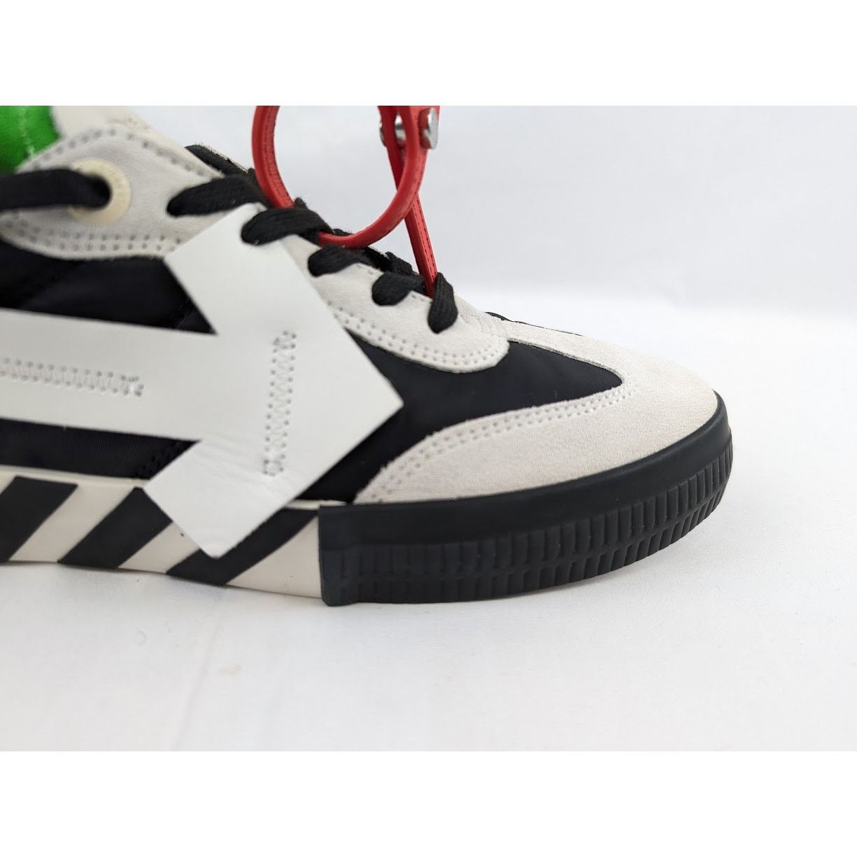 Off-White o1rshd1 Floating Arrow Low-Top Sneakers in Off White Size US 8 / EU 41 - 3 Thumbnail