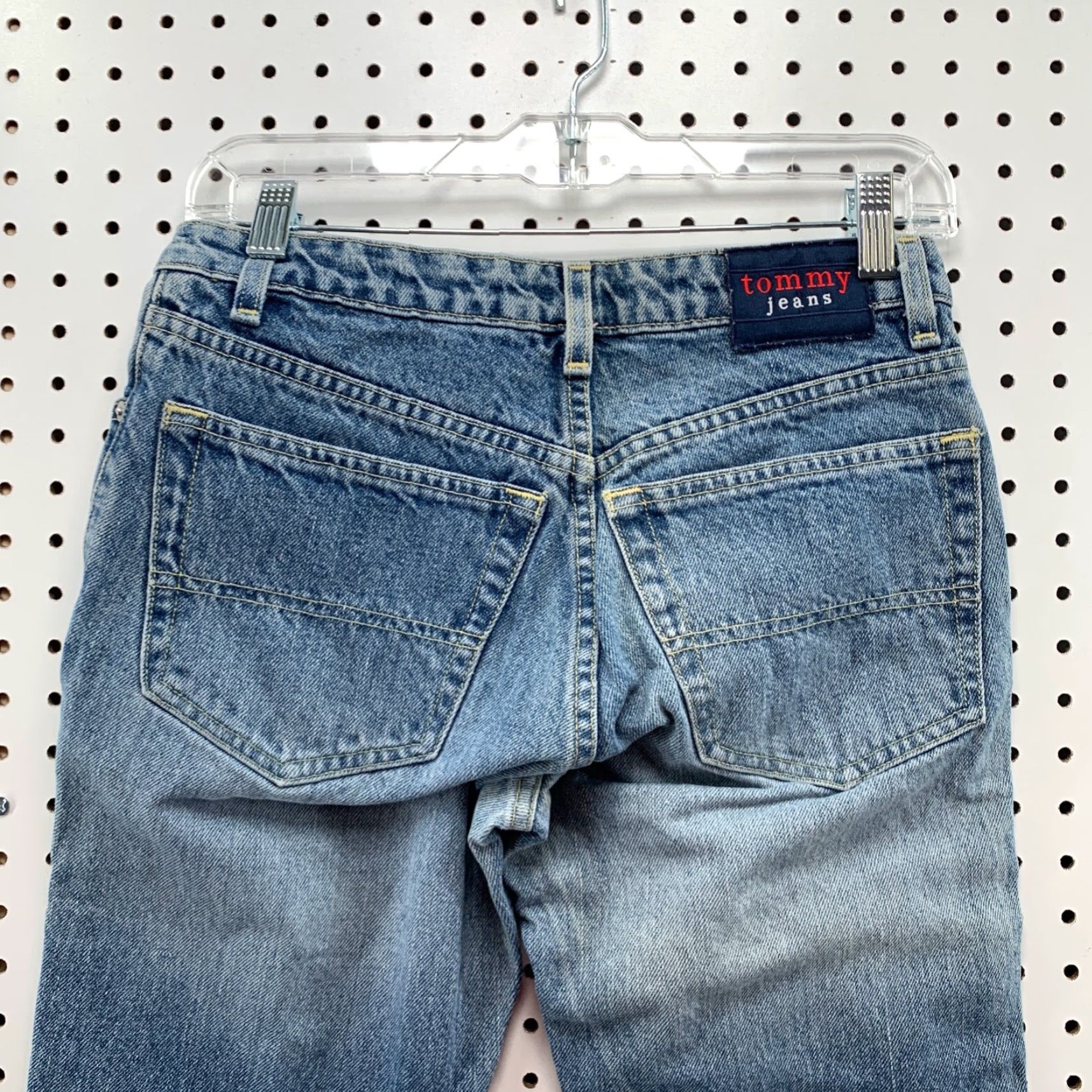 Tommy Hilfiger VINTAGE Tommy Hilfiger Womens Capri Jeans Size 3 Blue Raw Hem 28" x 17" Size 26" / US 2 / IT 38 - 7 Thumbnail